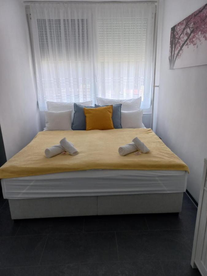 Krisztina Apartman Appartement Salgótarján Buitenkant foto