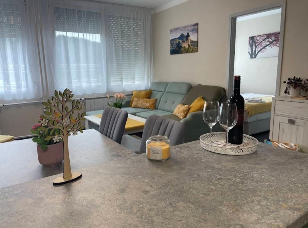 Krisztina Apartman Appartement Salgótarján Buitenkant foto