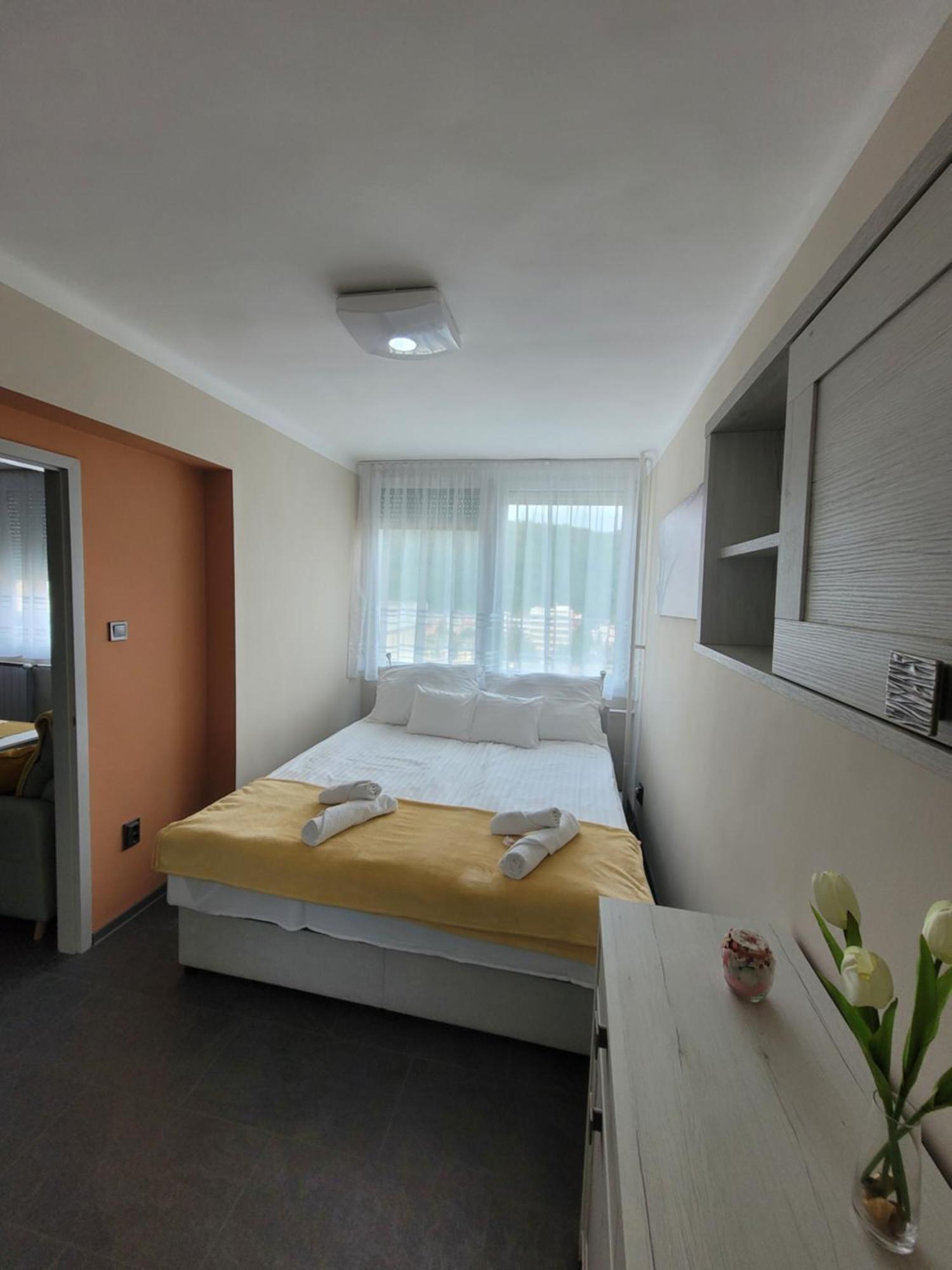 Krisztina Apartman Appartement Salgótarján Buitenkant foto