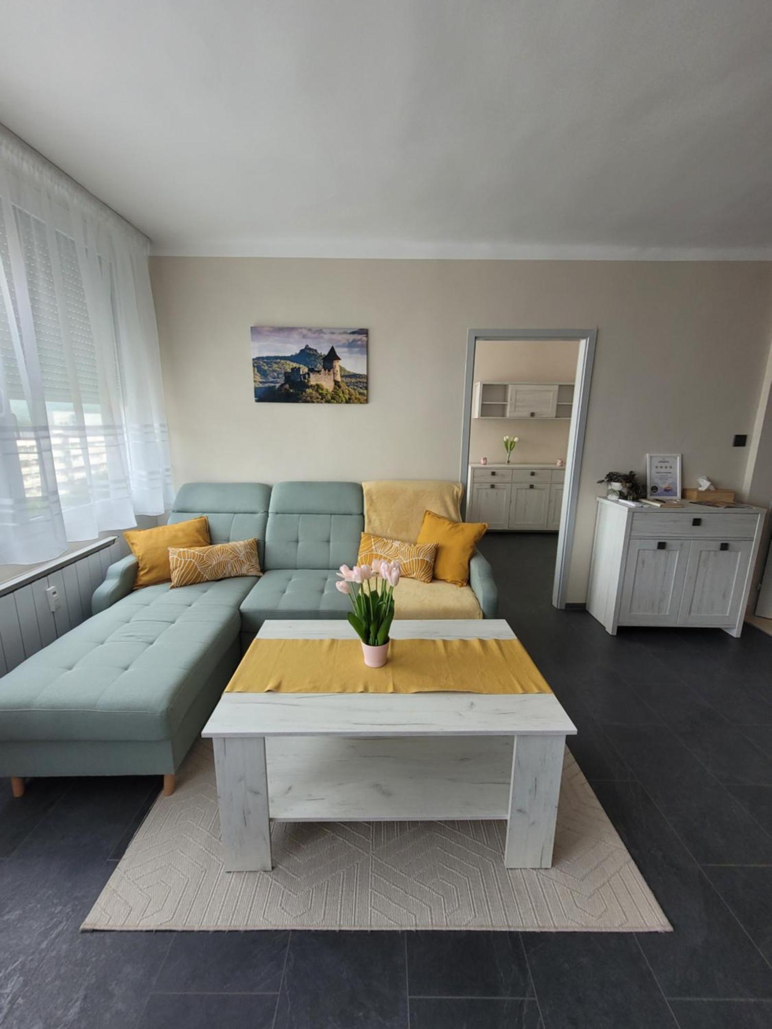 Krisztina Apartman Appartement Salgótarján Buitenkant foto