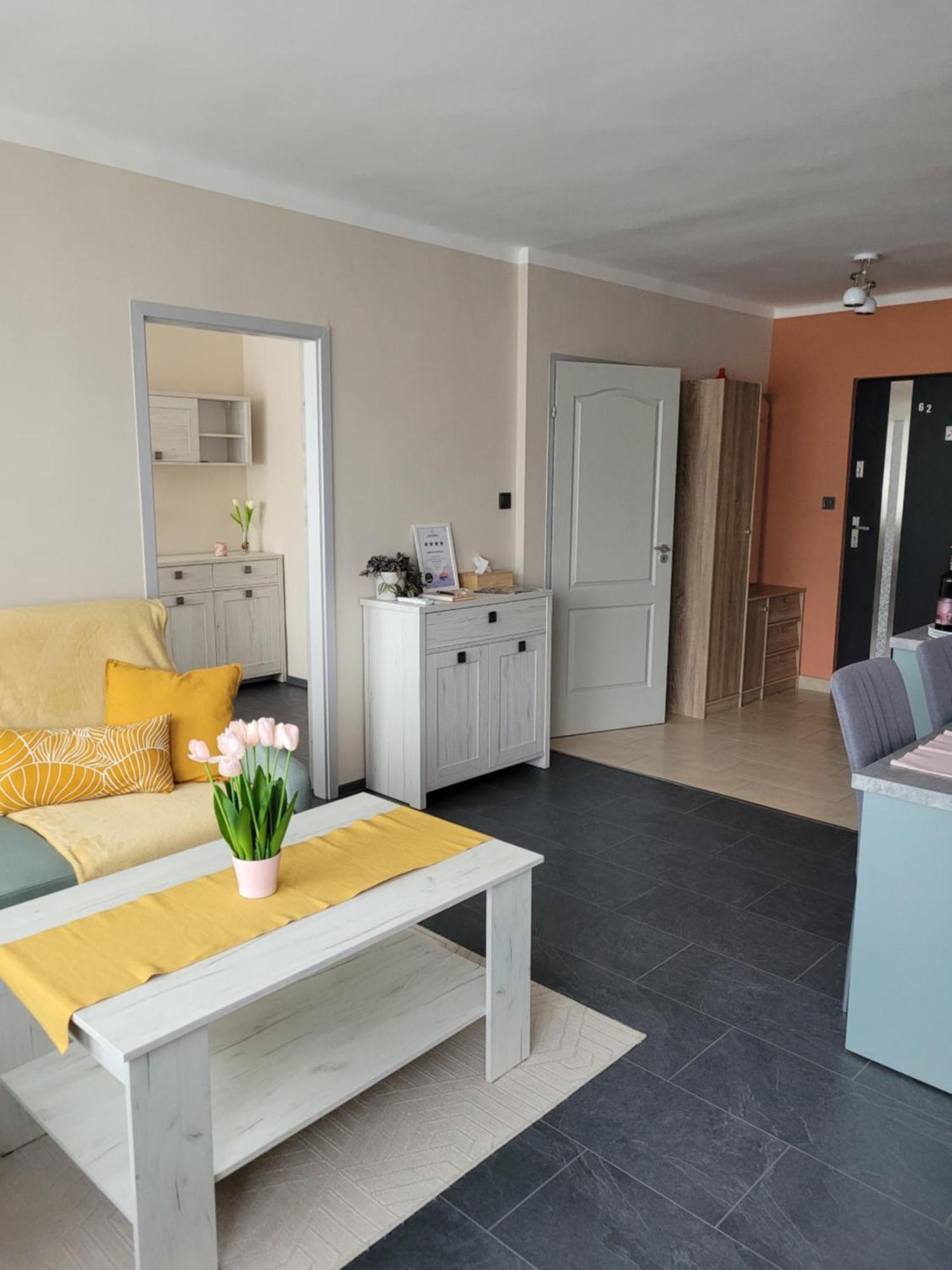 Krisztina Apartman Appartement Salgótarján Buitenkant foto